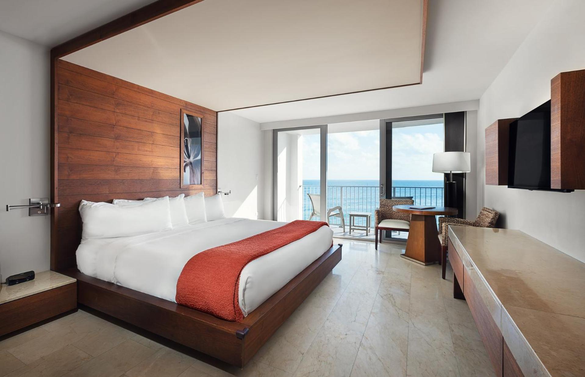 King Room with Tub Ocean Front- Disability Access,1211334646:JPEG